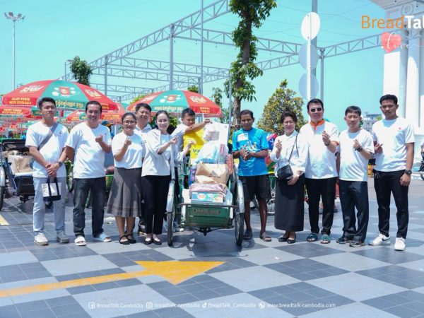 កម្មវិធីសប្បុរសធម៌ចែកអំណោយដល់អ្នករត់ស៊ីក្លូ